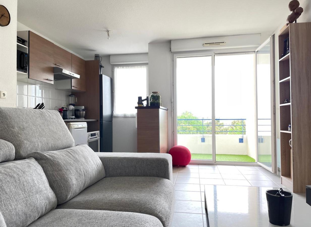 Piscine, Video-Projecteur, Parking Securise Poitiers Luaran gambar