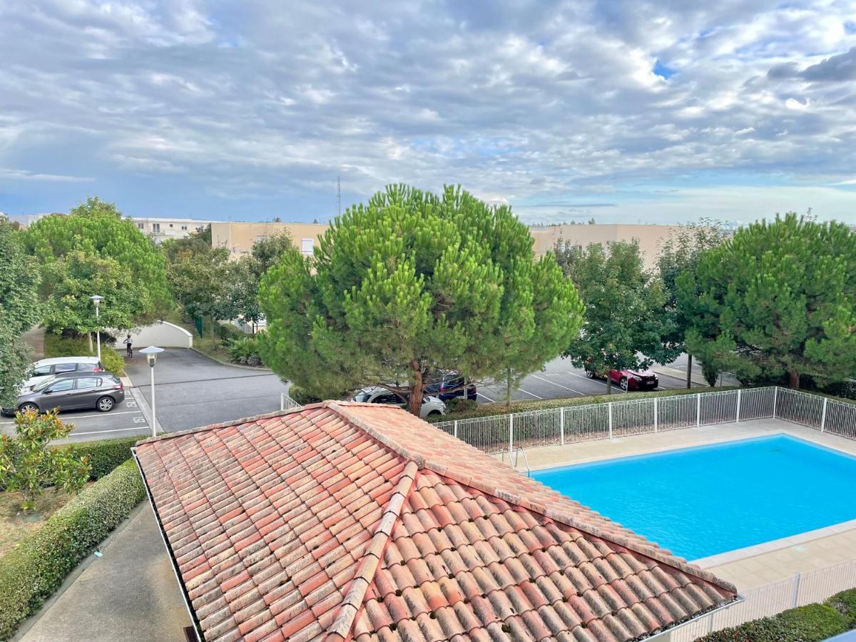 Piscine, Video-Projecteur, Parking Securise Poitiers Luaran gambar